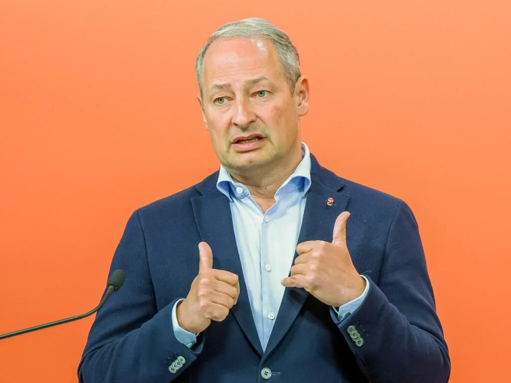 Sud u Beču presudio u korist evropskog poslanika Šidera protiv Novosti