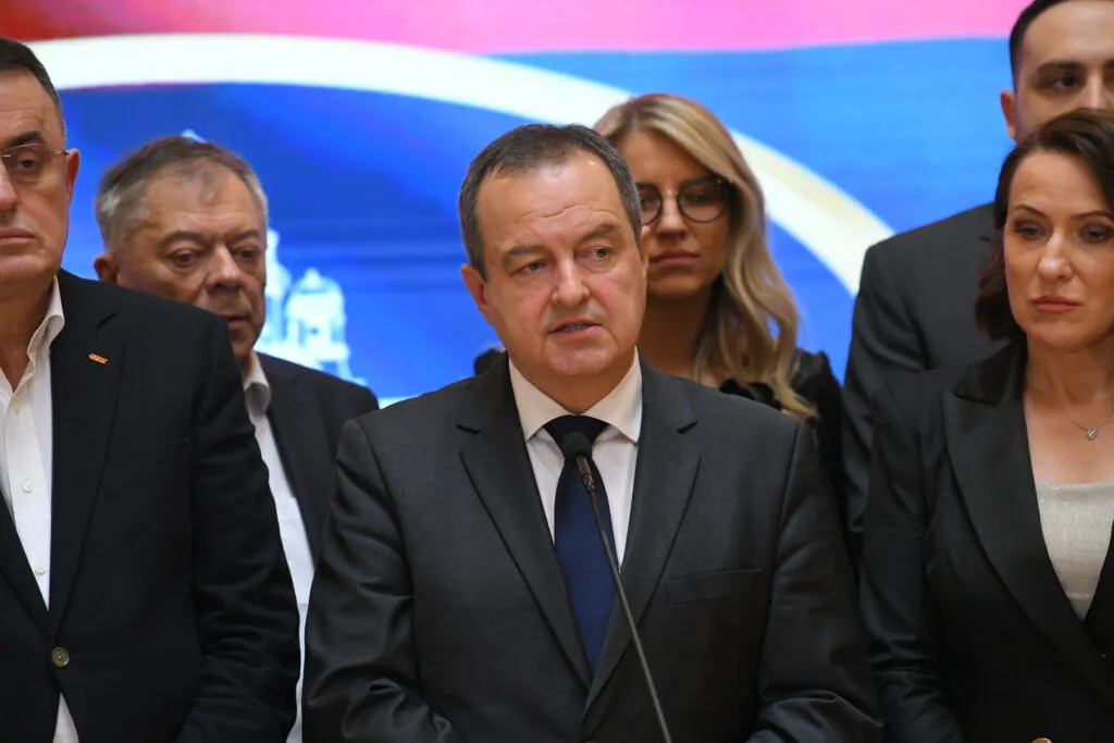Od kad je MUP postao PR služba socijalista? Dačić zloupotrebio zvanični nalog policije za odbranu Snežane Paunović