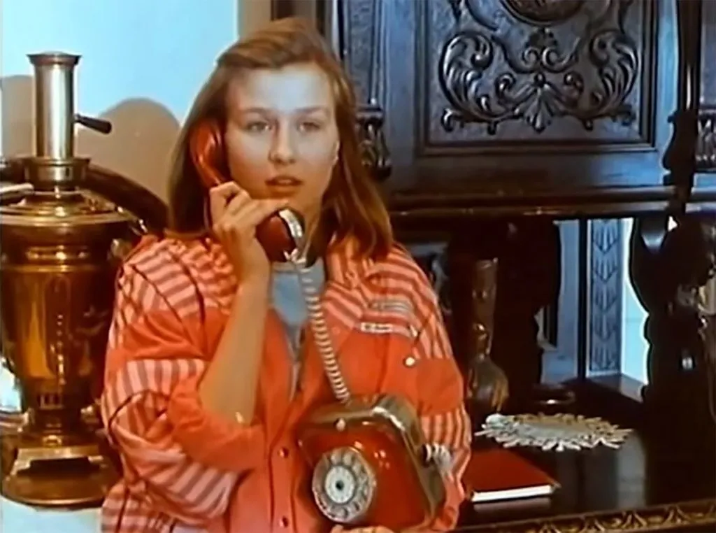 "Voze me u bolnicu, a ja kažem doktoru kako moram po sina na Zlatibor": Čuvena Nataša iz "Žikine dinastije" nestala je u jeku popularnosti, dva puta je gledala smrti u oči, a i danas pleni lepotom FOTO