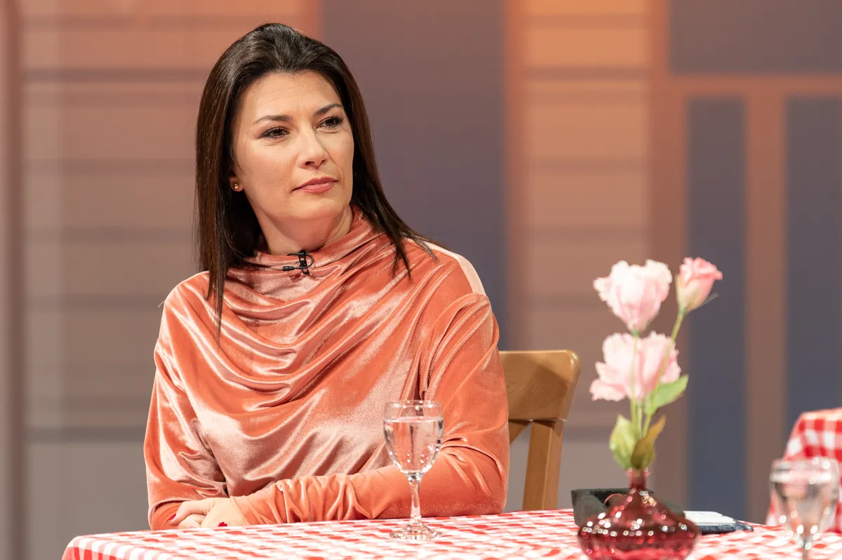 Sestra Milene Vasić je naša poznata pevačica: Zbog ljubavi je napustila Beograd i danas izgleda bolje nego ikad FOTO