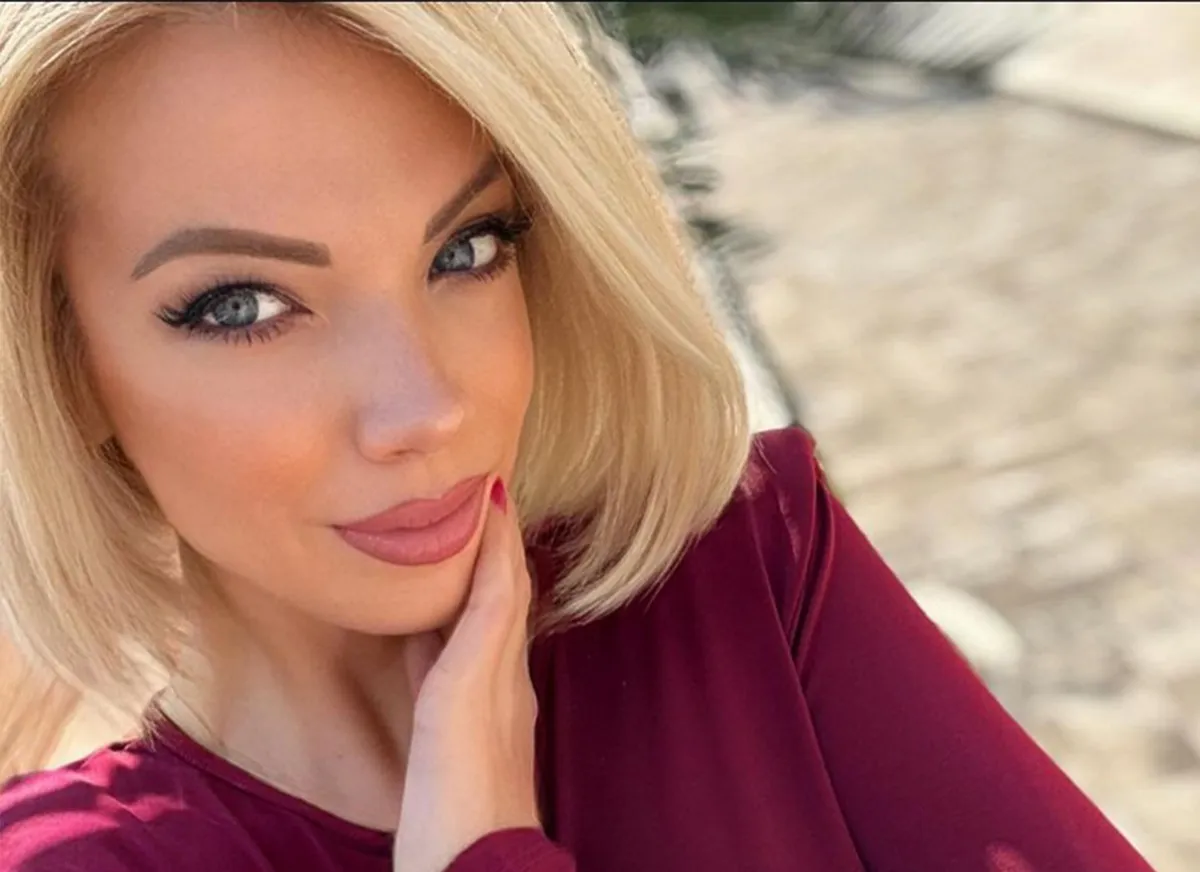Naša pevačica završila doktorske studije, važi za najobrazovaniju na estradi, a sa mužem i sinom bere maline u selu (FOTO)
