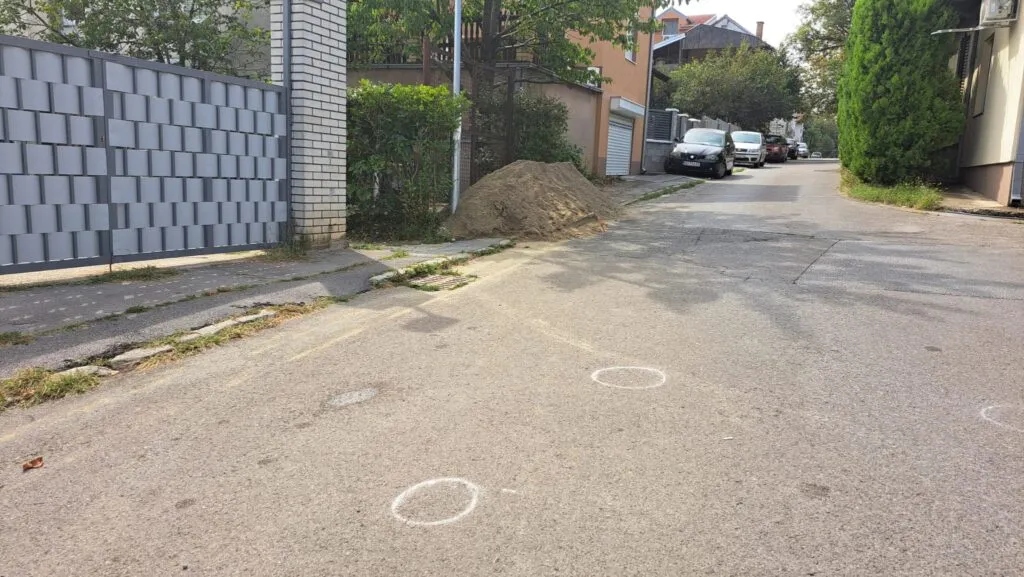 Nakon svađe pucao iz mercedesa na čoveka u Rakovici