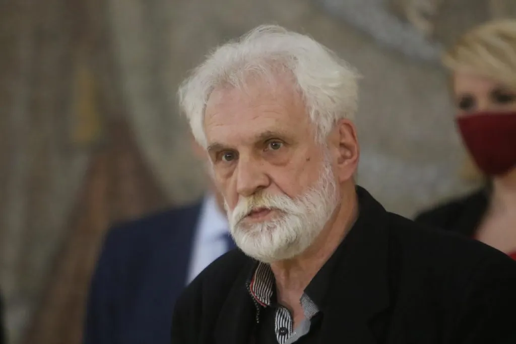 "Vučić i režim imaju veliki problem - niko ih više neće - gde god ode traži neku stolicu u poslednjem redu"