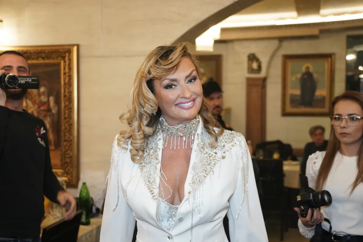 Svi misle da je Sneki najviša pevačica na estradi, a ovo je istina (FOTO)