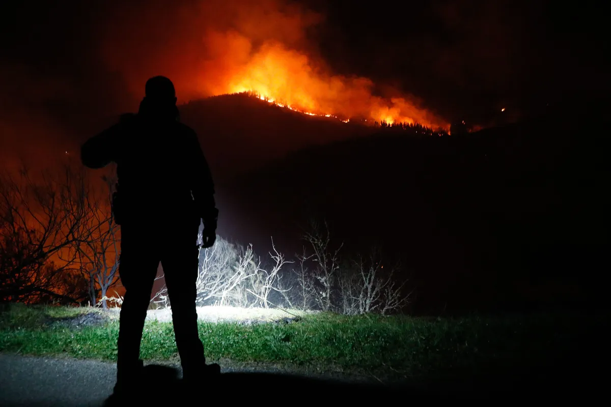 Kanadska vojska evakuiše stanovnike zbog požara, dim stigao do Amerike