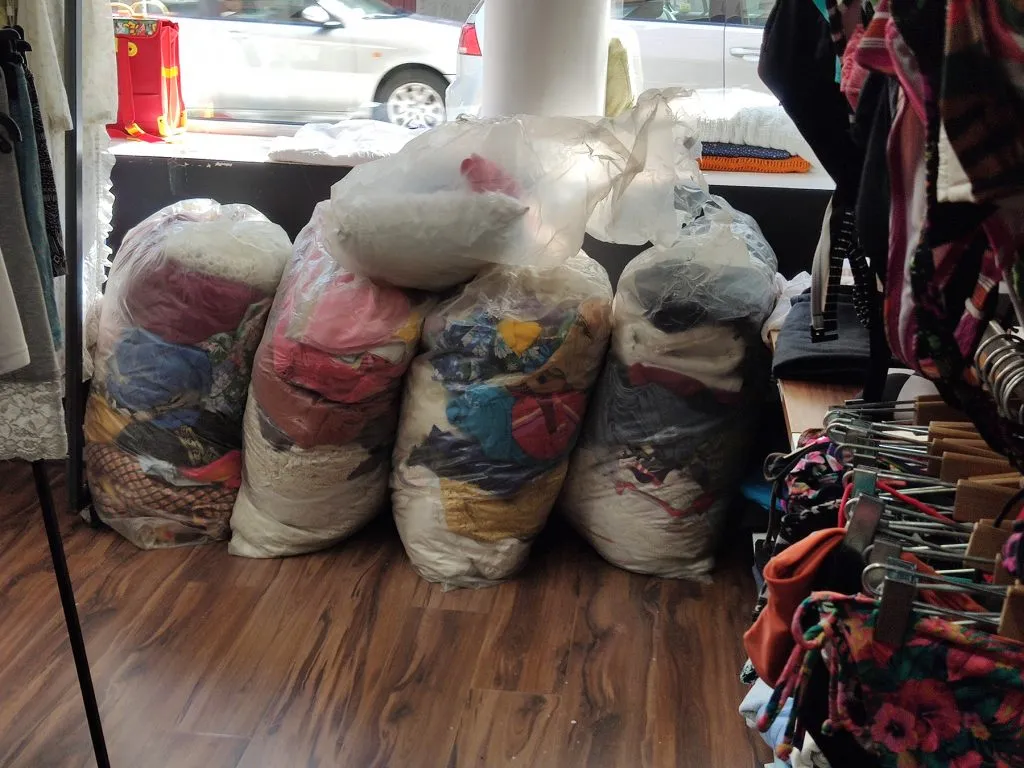 Odakle zapravo dolazi odeća koja se prodaje u second hand radnjama u Srbiji