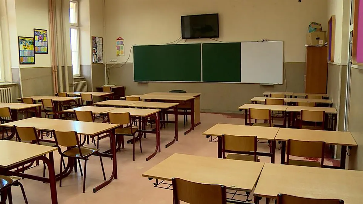 U Osnovnoj školi u Boru pronađene dve ručne bombe, evakuisano 500 učenika