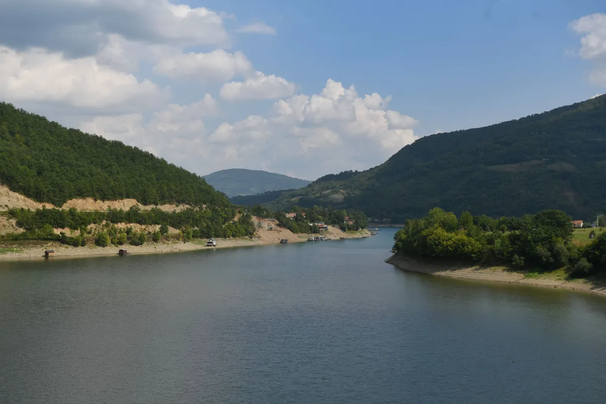 Promena etničke strukture cilj rušenja vikendica u vlasništvu Srba oko jezera Gazivode