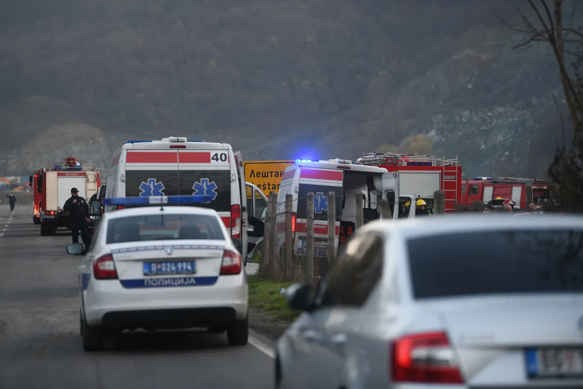 Prešao u suprotnu traku, zakucao se direktno u auto i usmrtio majku dvoje dece: Danas sahrana Radmile iz Brusa, u nesreći povređeni i njeni ćerka i sin