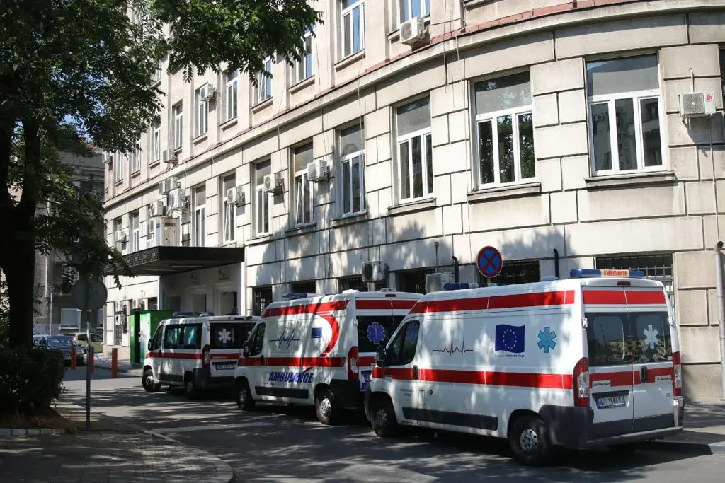 Maturanti niške gimnazije umesto poklona razrednoj, donirali novac bolnici u Gornjoj Toponici