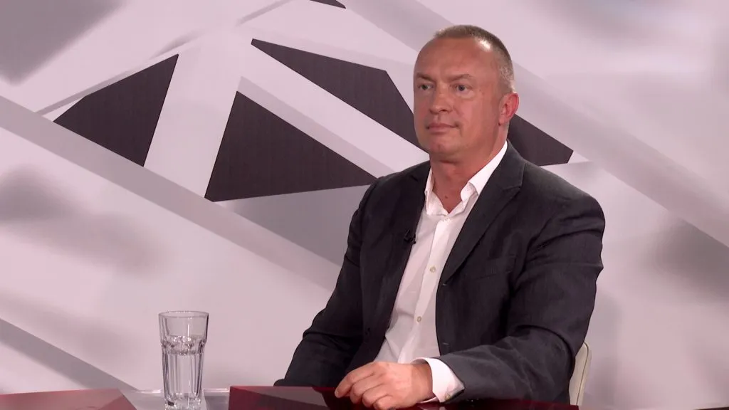 Pajtić o konsultacijama Vučića sa strankama: Želi da njegovim biračima pošalje poruke da je svemoćan