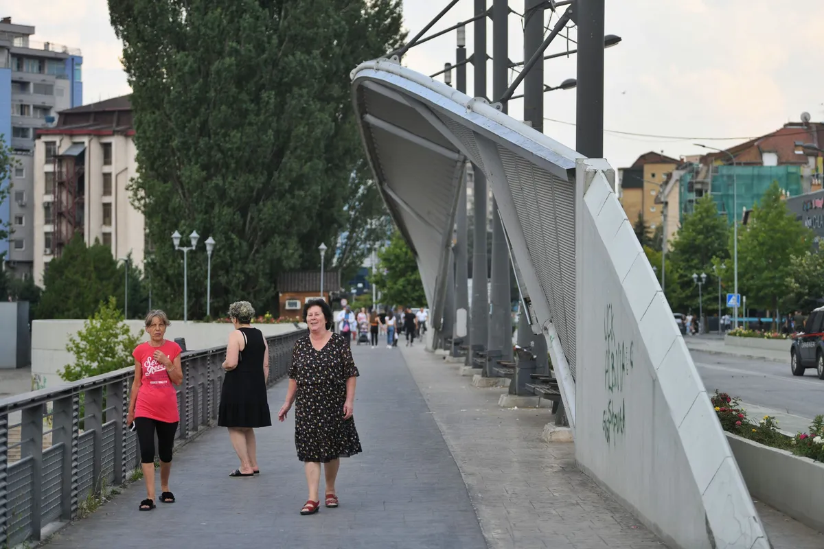 Vučić protiv povlačenja KFOR-a sa mosta na Ibru, razgovaraće sa načelnikom Generalštaba