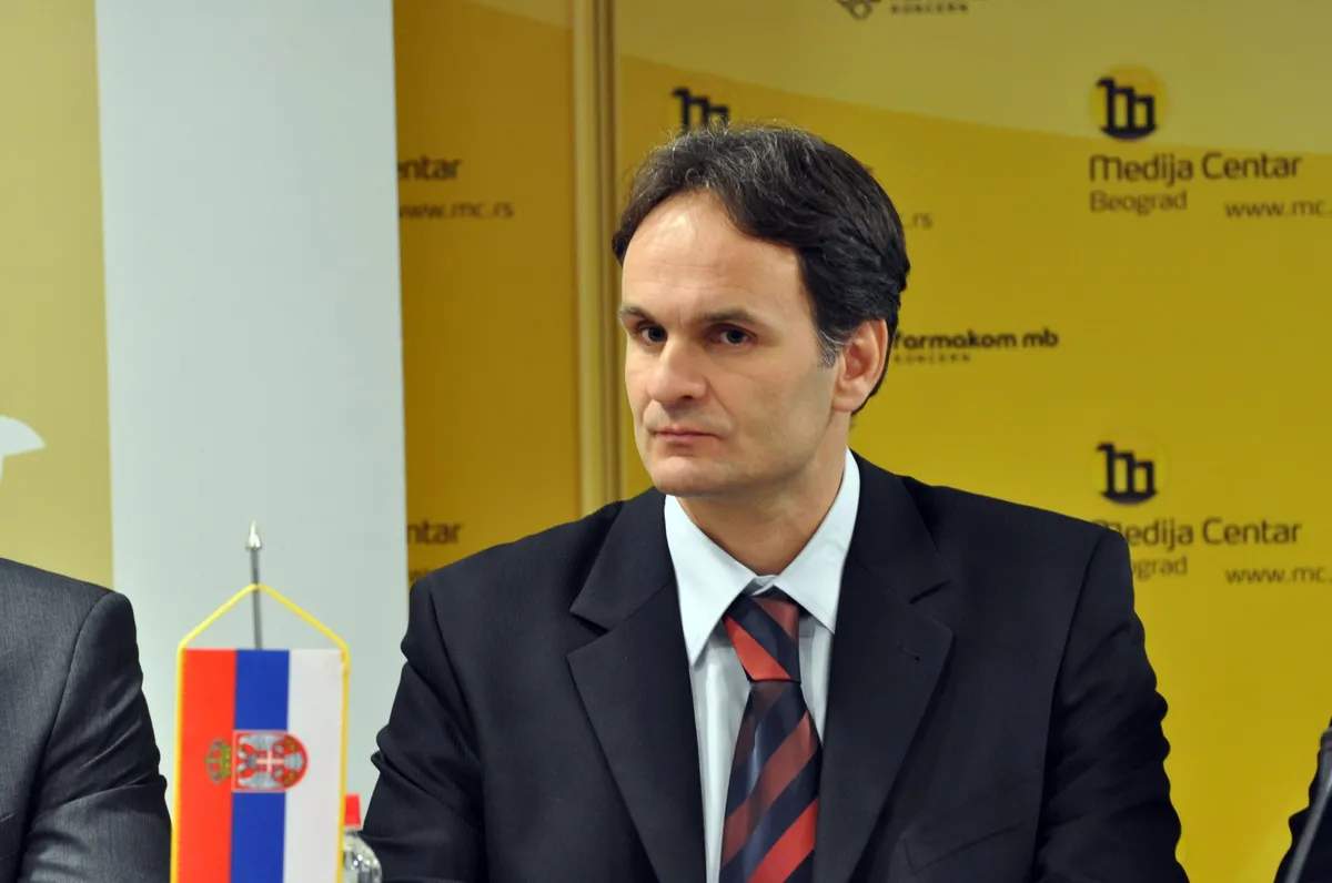 "Ako Vučić sutra podnese ostavku, predsednički izbori bi trebalo da budu održani već u novembru"