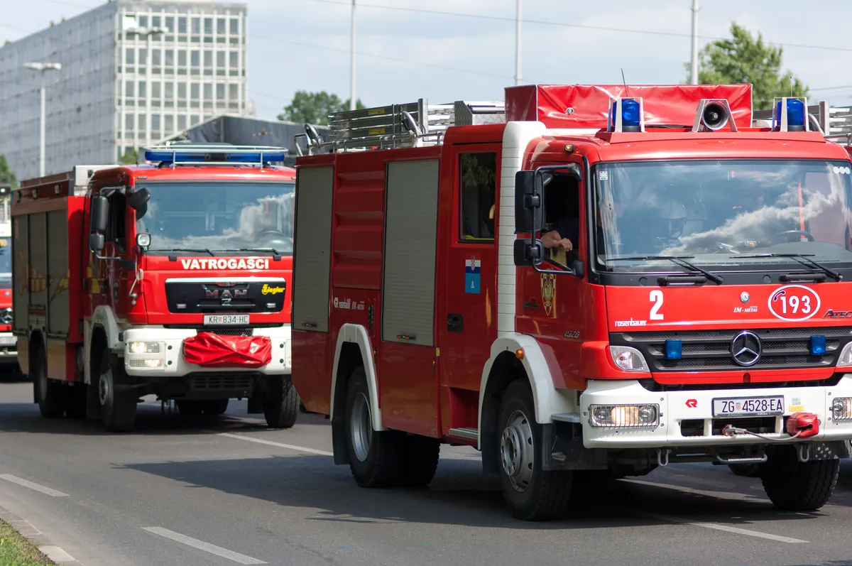 Požar u stanu u Novom Sadu: Ima povređenih, vatra buknula u kuhinji