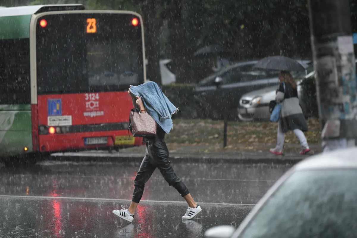 RHMZ izdao upozorenje: Stiže nam nevreme s gromovima i gradom i to brže nego što smo mislili