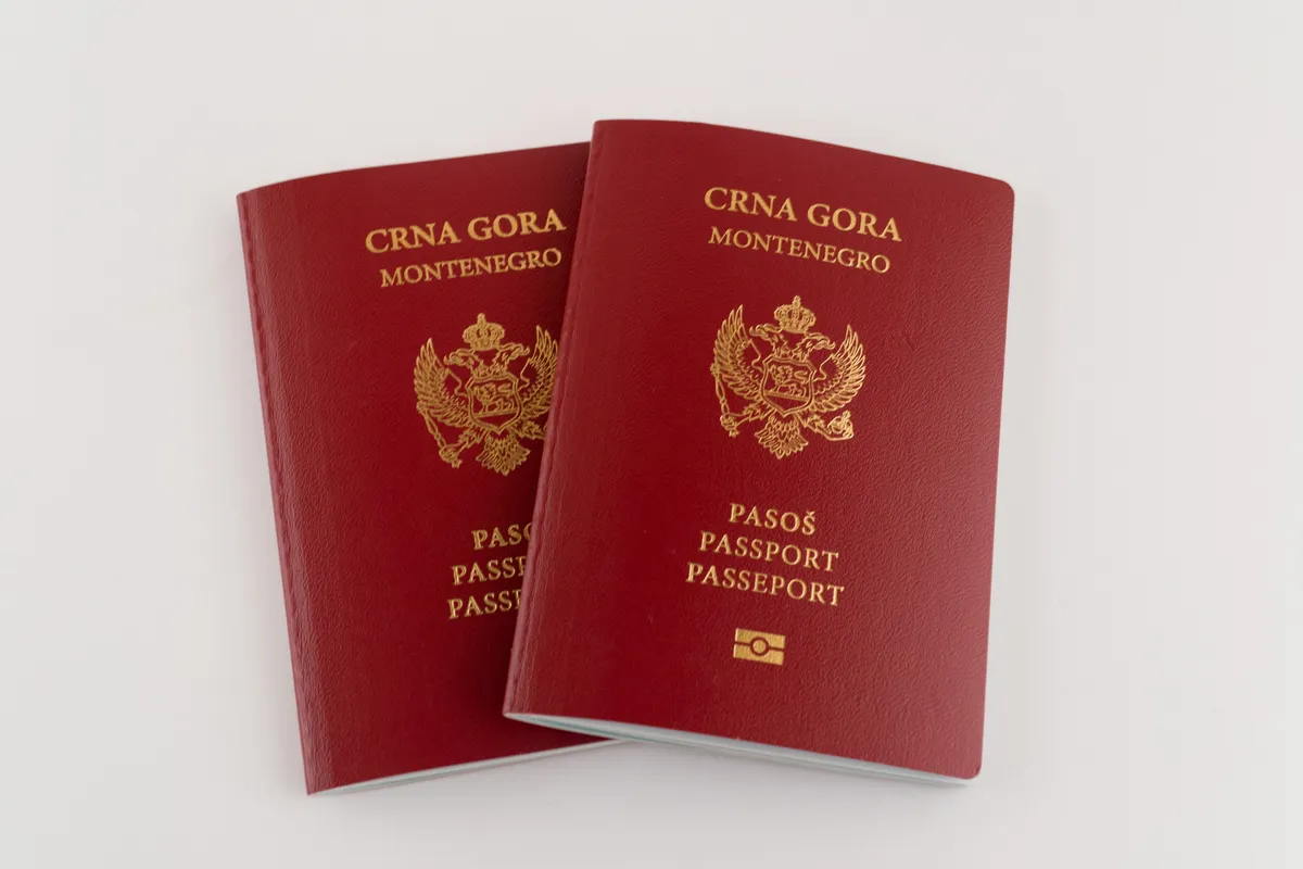 Crna Gora uvodi vize Rusima i Belorusima, crnogorski pasoš postaje sve traženiji