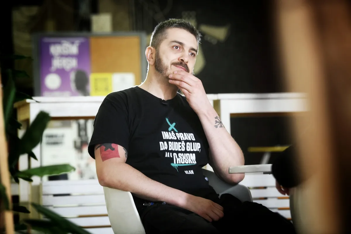 "Kaži mi šta slušaš i reći ću ti koliko si inteligentan": Feđa Štukan izazvao bes na mrežama - "Koliko sam knjiga pročitala, a kidam Priju u kolima"