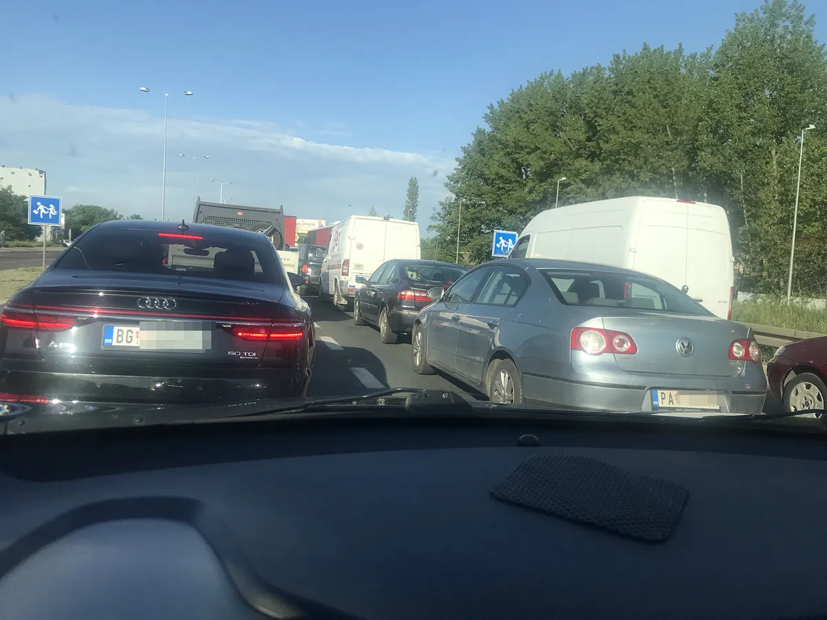 Pančevački most stoji: Zbog sudara otežan saobraćaj, stvaraju se ogromne gužve