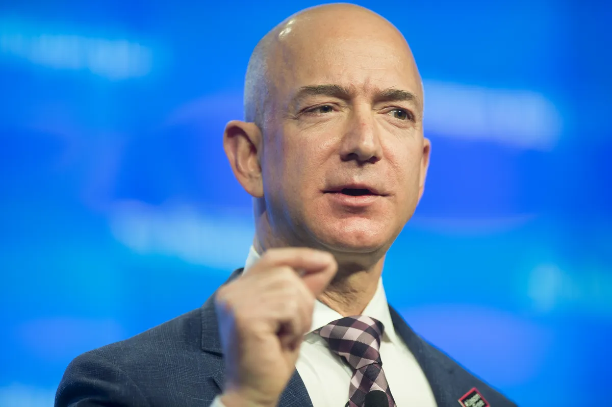 Milijarder Džef Bezos o veštačkoj inteligenciji: Neće smanjiti broj radnih mesta, desiće se nešto drugo