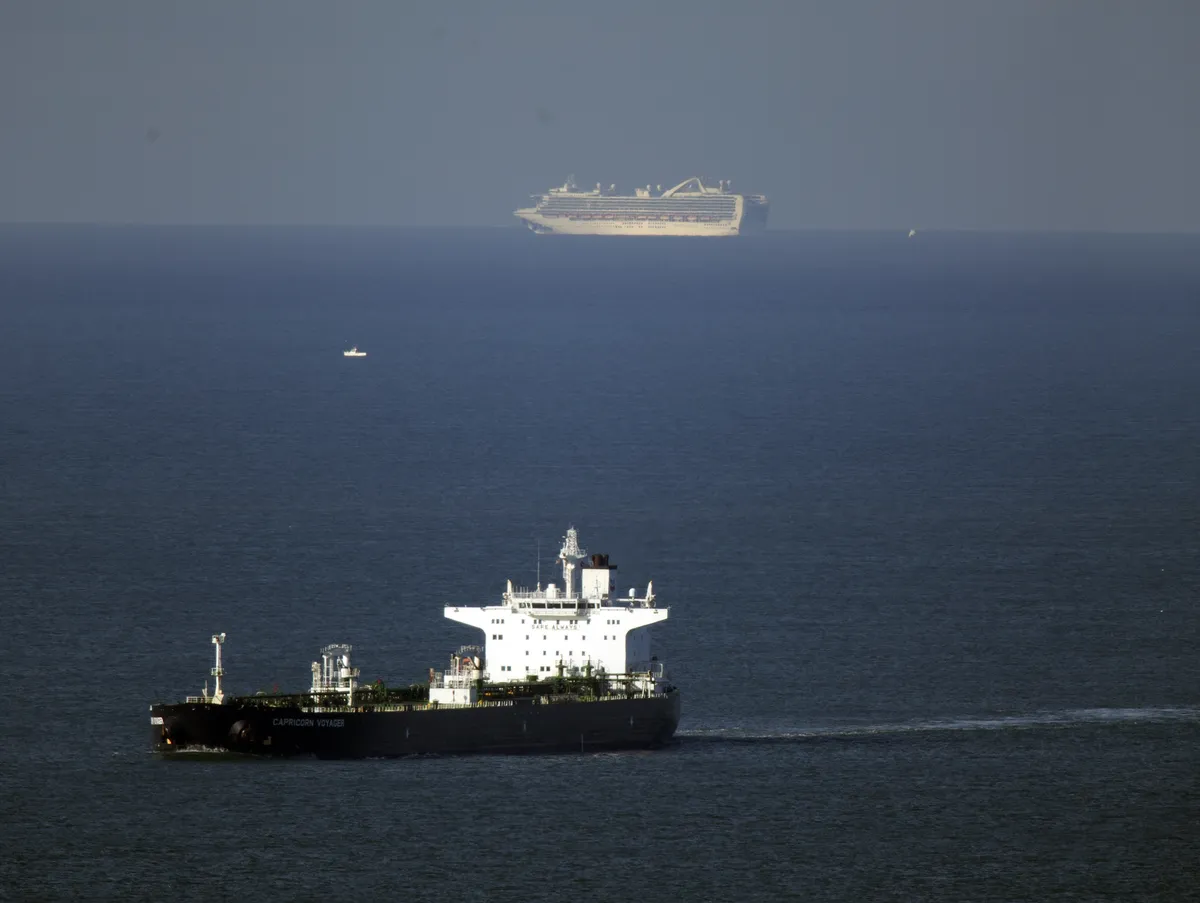 Makron: Francuska zaustavila tanker koji je plovio iz Rusije