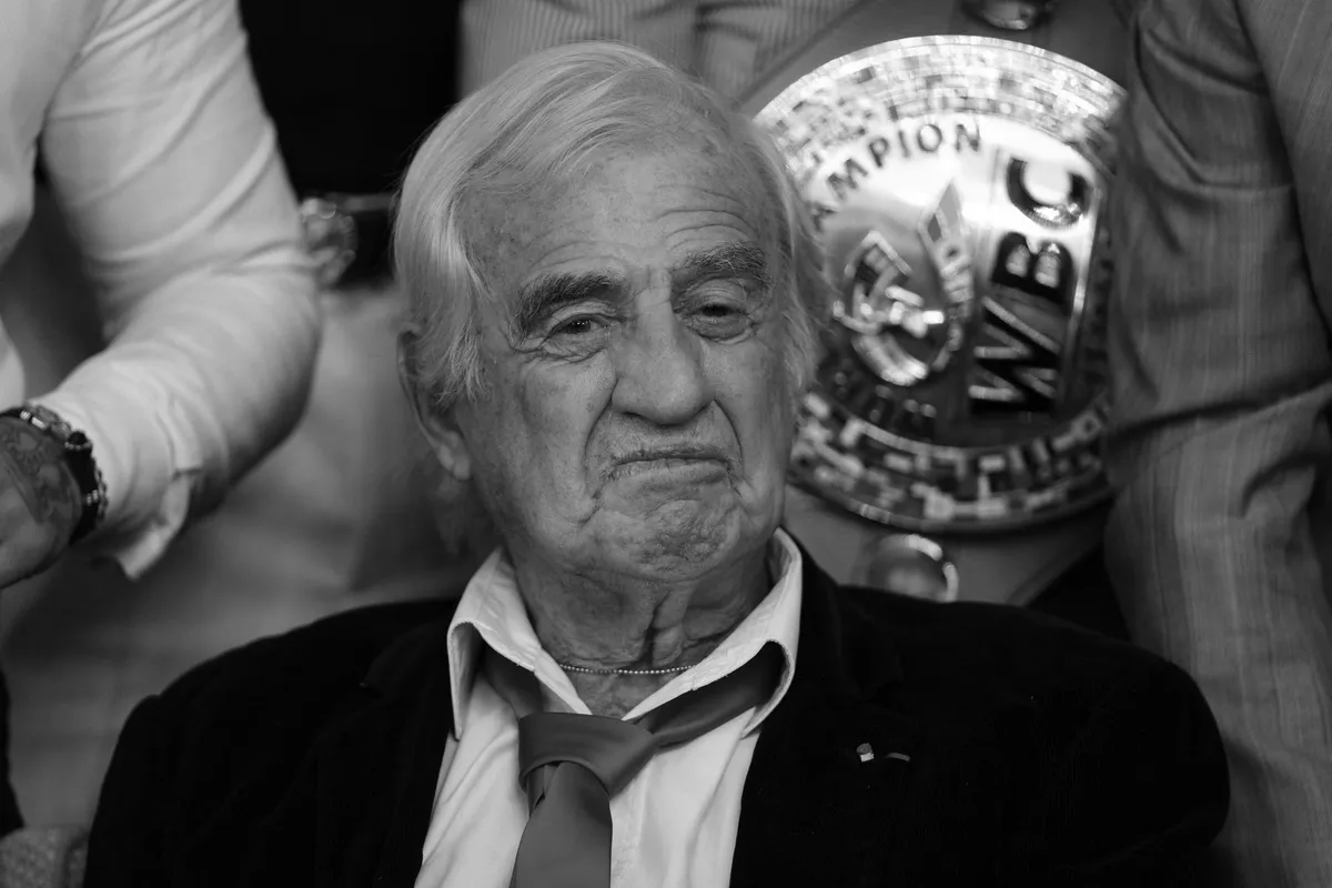 Slavni glumac ostavljao je i varao mnoge lepotice, ali mu je 40 godina mlađa "popila krv" - i ispraznila novčanik