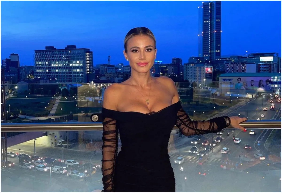 FOTO Najtaraktivnija sportska novinarka sveta se slikala ispred erupcije vulkana, pa izazvala haos tetovažom u intimnoj zoni