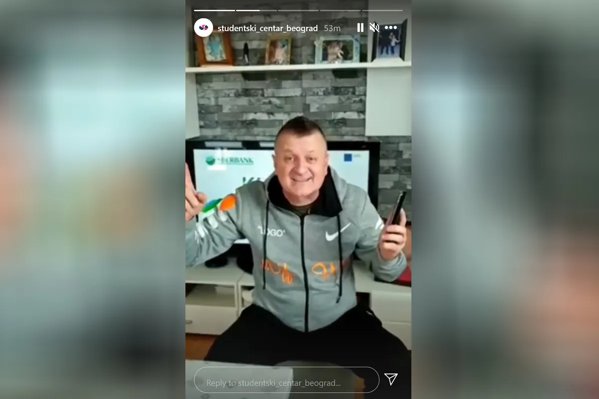 Naš pevač imao tešku operaciju srca, a danas ga iz bolnice izvela trbušna plesačica (FOTO)