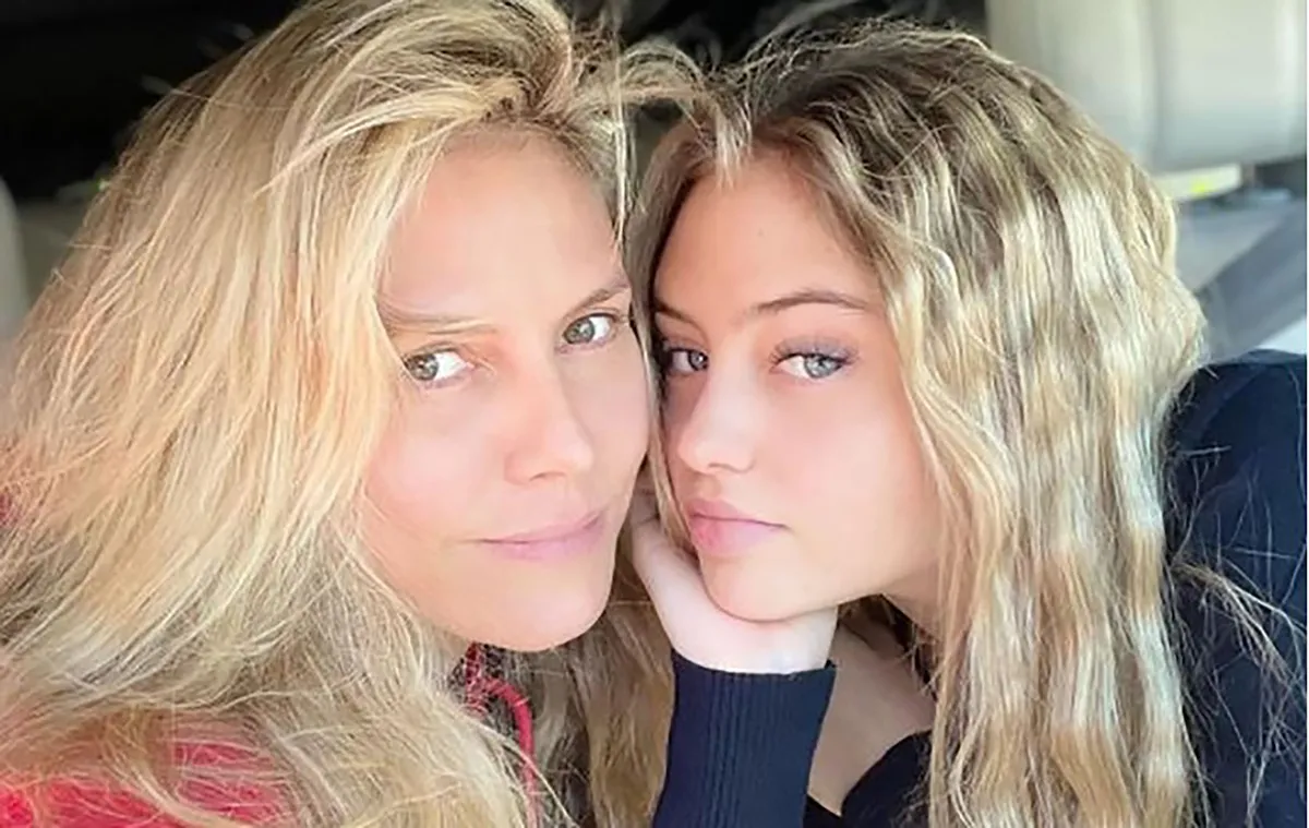 Da li je ovo najbizarnija fotka u istoriji mode? Hajdi Klum u donjem vešu se ljubi sa ćerkom (FOTO)