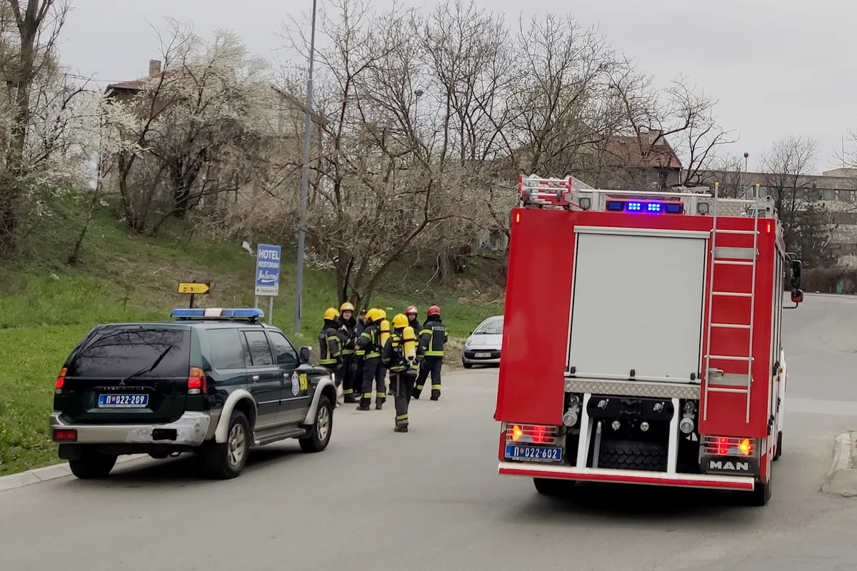 Novi detalji drame kod Ovčar Banje: Dečak glumio Spajdermena, popeo se na liticu, monasi krenuli da ga spasu pa se i sami zaglavili