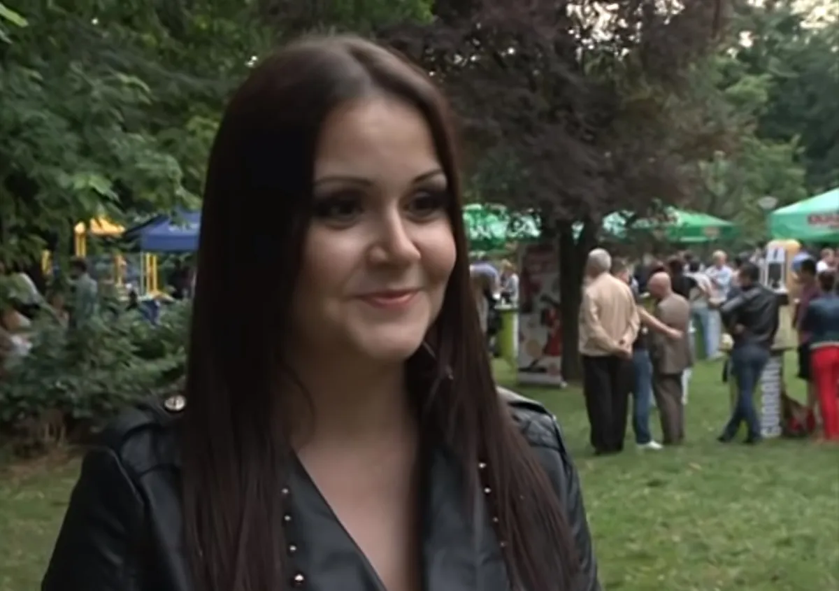 Silvija Nedeljković sa blizancima izašla iz porodilišta: Njen muž okitio trubače, pa otkrio kako se pevačica oseća