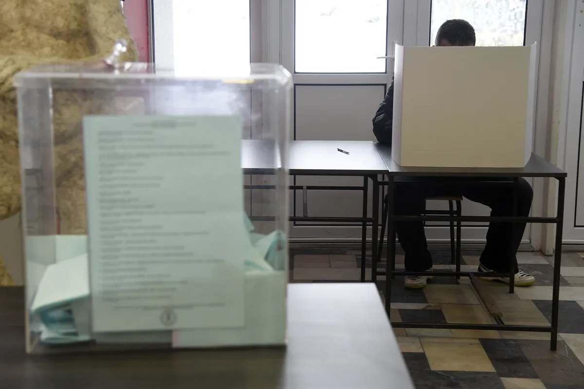 Koliko smo preplatili nove paravane za glasanje? Propalo objašnjenje RIK-a o nabavci 30.000 komada za 700 miliona