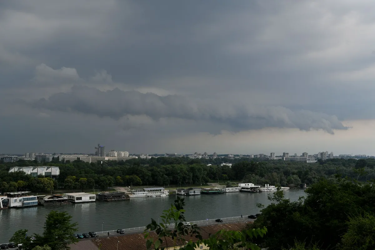Izdata 2 nova upozorenja, popaljeni meteo-alarmi: Evo kad tačno nevreme stiže u Srbiju