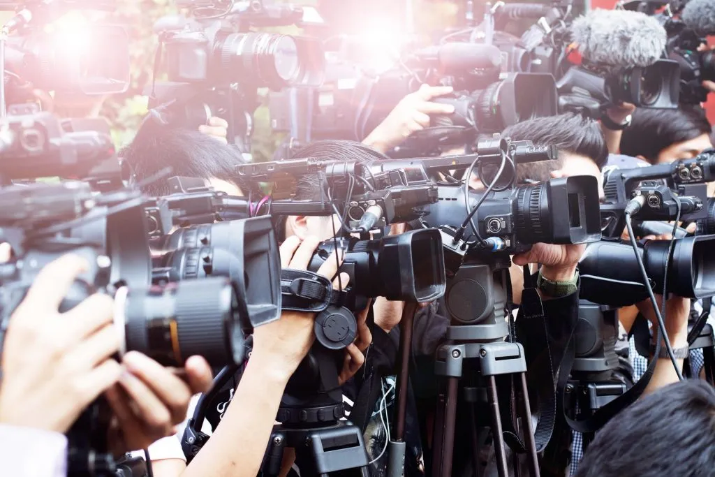 SafeJournalists: Ministarstvo informisanja da osudi targetiranje novinarki na TV Informer