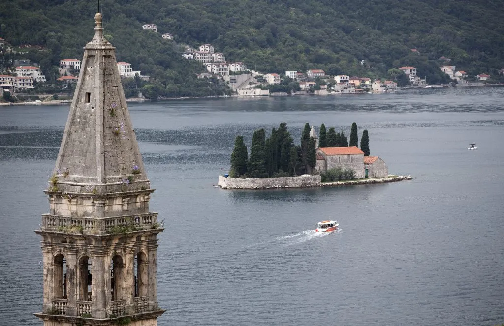Crna Gora pristala na jedan od hrvatskih uslova: Menja se ime bazena u Kotoru