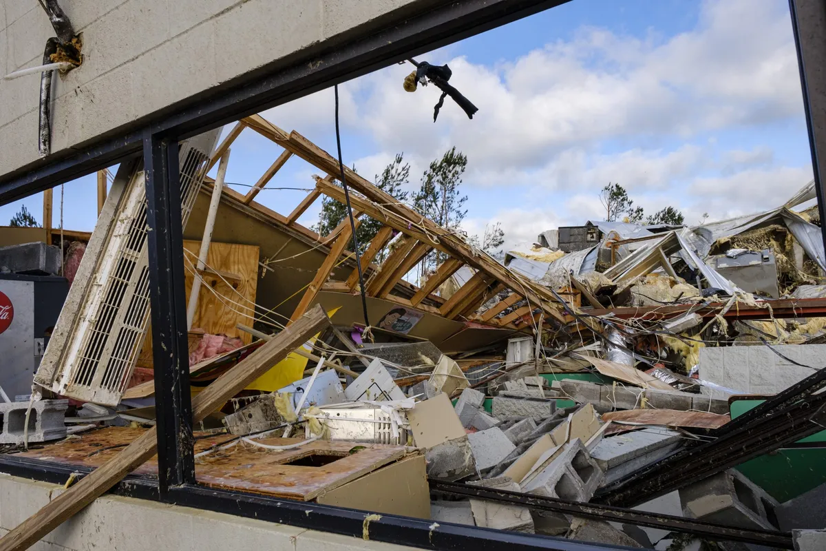 Tornado pogodio Rim, rasturio delove grada: Zastrašujući snimci iz italijanske prestonice