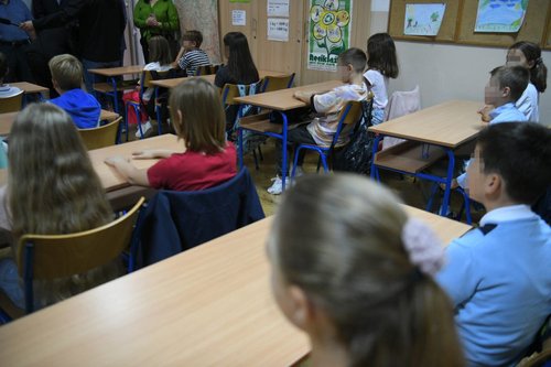 Beograd 01. septembar 2022. Polazak u skolu, Osnovna skola Vuk Karadzic, deca, ucenici. djaci, prvaci učionica  Foto:Nemanja Jovanović/Nova.rs