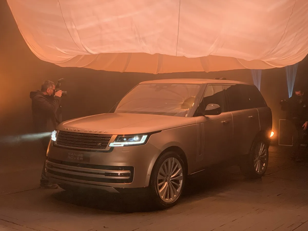 Novi Range Rover Novi Range Rover stigao u Srbiju: Šta sve nudi i po kojoj ceni (VIDEO ...