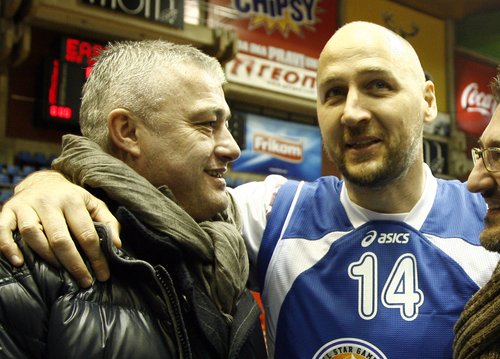 Predrag Danilovic i Dino RAdja Revijalna kosarkaska utakmica veterana Jugoslavije i Sovjetskog Saveza u Beogradu u hali Pionir Februar 1, 2014.(credit image & photo: Pedja Milosavljevic / STARSPORT / +318 64 1260 959 / thepedja@gmail.com)