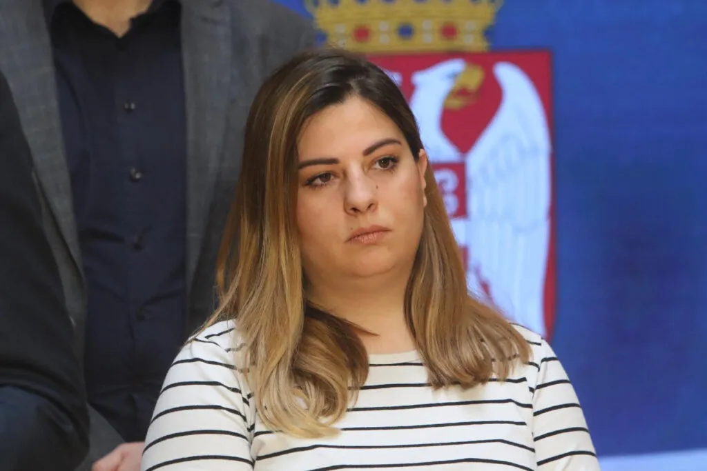 "Odbornici vlasti vode politiku tihe privatizacije za svoj korumpirani kartel"