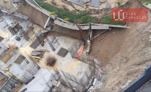 Kragujevac road collapsed, retaining wall collapsed