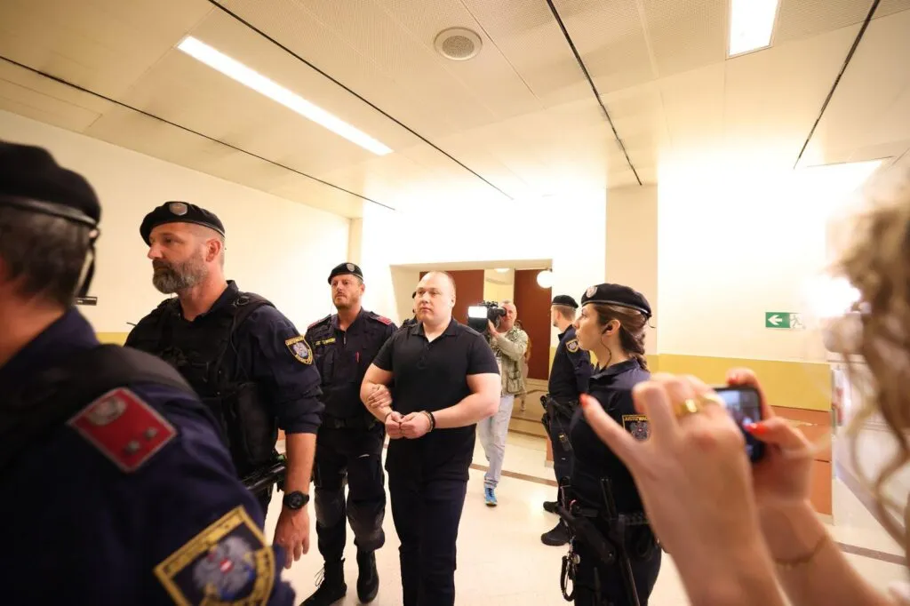 "Ako uspem da skinem poternicu da mu odem ja ispred vrata sa heklerom": "Vračarci" za ubistvo Andrije Zarića spremali i 50 hiljada evra, platili pet za metak u nogu
