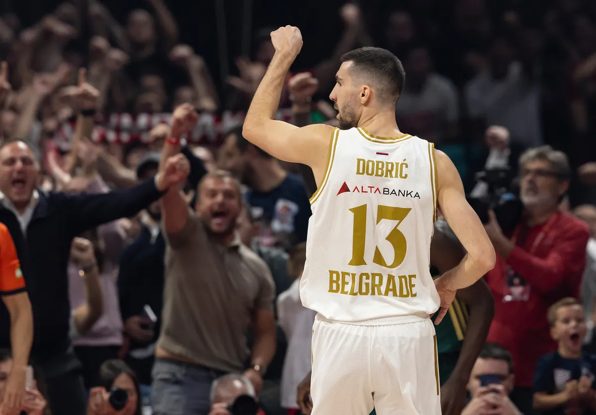 VIDEO Dobrić pogodio sa pola terena: Koš izazvao ludnicu na tribinama