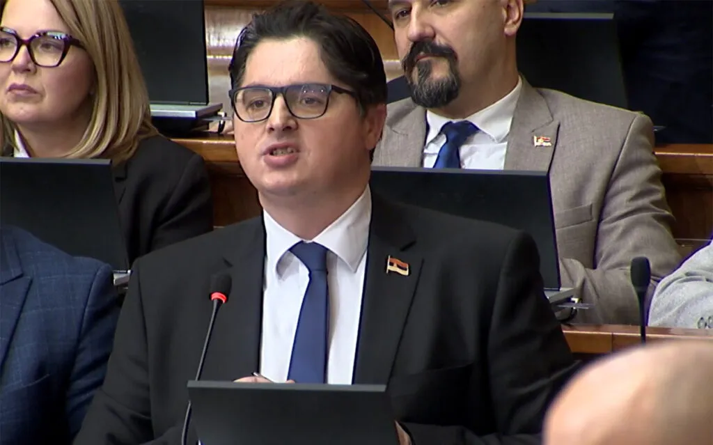 Mrdićevi zakoni danas ponovo u Skupštini: Najmanje dve stavke i dalje su problematične, iako Brnabić kaže da su dobili najviše ocene Venecijanske komisije