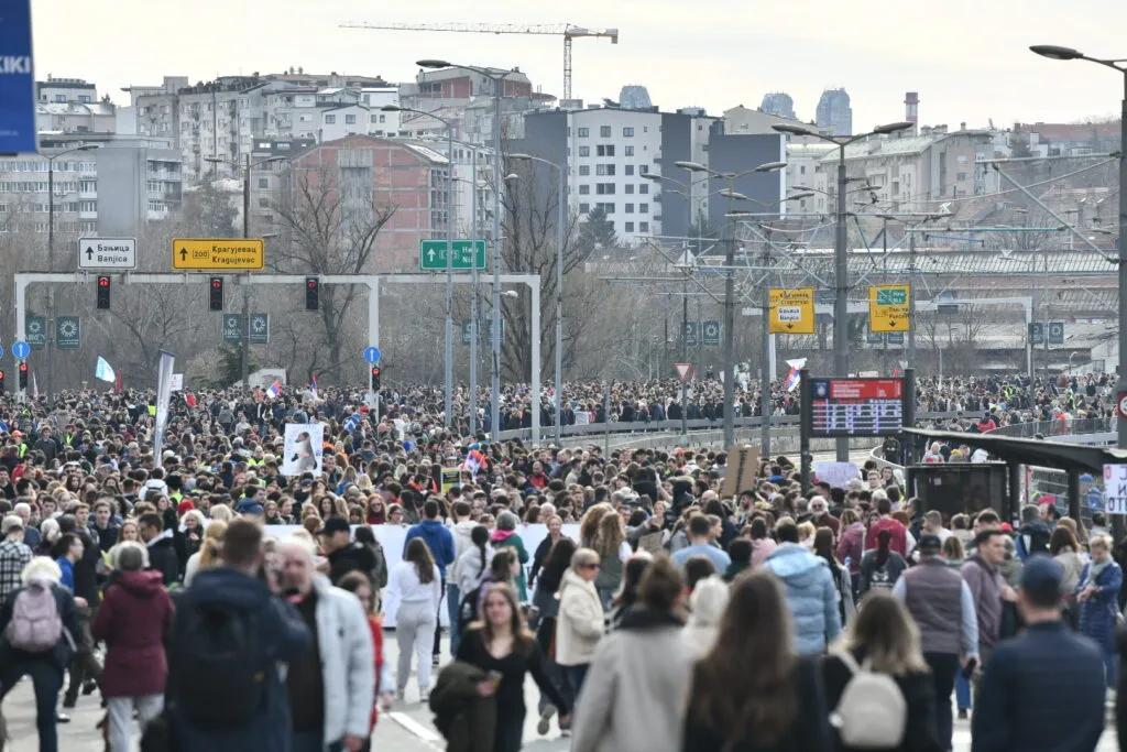 "Nećemo ćutati, nećemo odustati, stojimo uz našeg Marka": Studenti u blokadi o lažnim "poternicama" za njihovim kolegom iz Bora