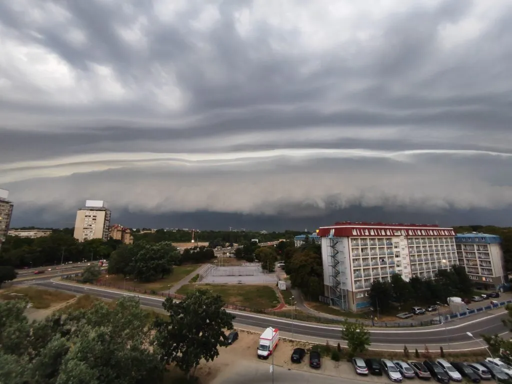 Stiže promena vremena: Ove delove Srbije prvo će zahvatiti plјuskovi sa grmlјavinom, a preti i opasnost od mraza