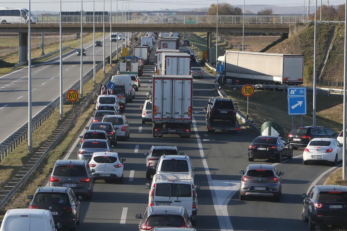 Kamion sleteo sa puta kod Krnjeva: Zatvorena zaustavna traka