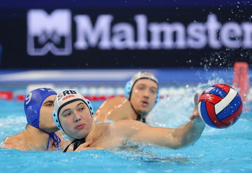 epa12675872 Serbia's Dusan Mandic (R) in action against Italy's Matteo Iocchi Gratta (L) during the European Aquatics Men's Water Polo Championship semi final match between Serbia and Italy in Belgrade, Serbia, 23 January 2026.  EPA/ANDREJ CUKIC