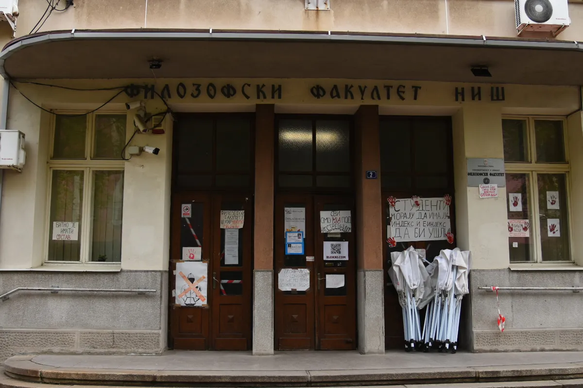 "Bez objašnjenja ukinuti programi na tri departmana Filozofskog u Nišu, studenti i mi nastavnici ne znamo kakvi su dalji planovi"