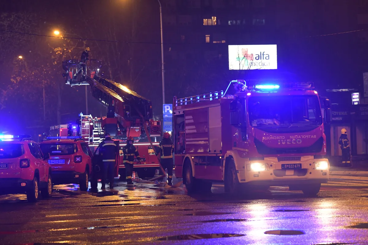 Požar u salonu nameštaja u Novom Selu kod Loznice, vatrogasci intervenisali VIDEO