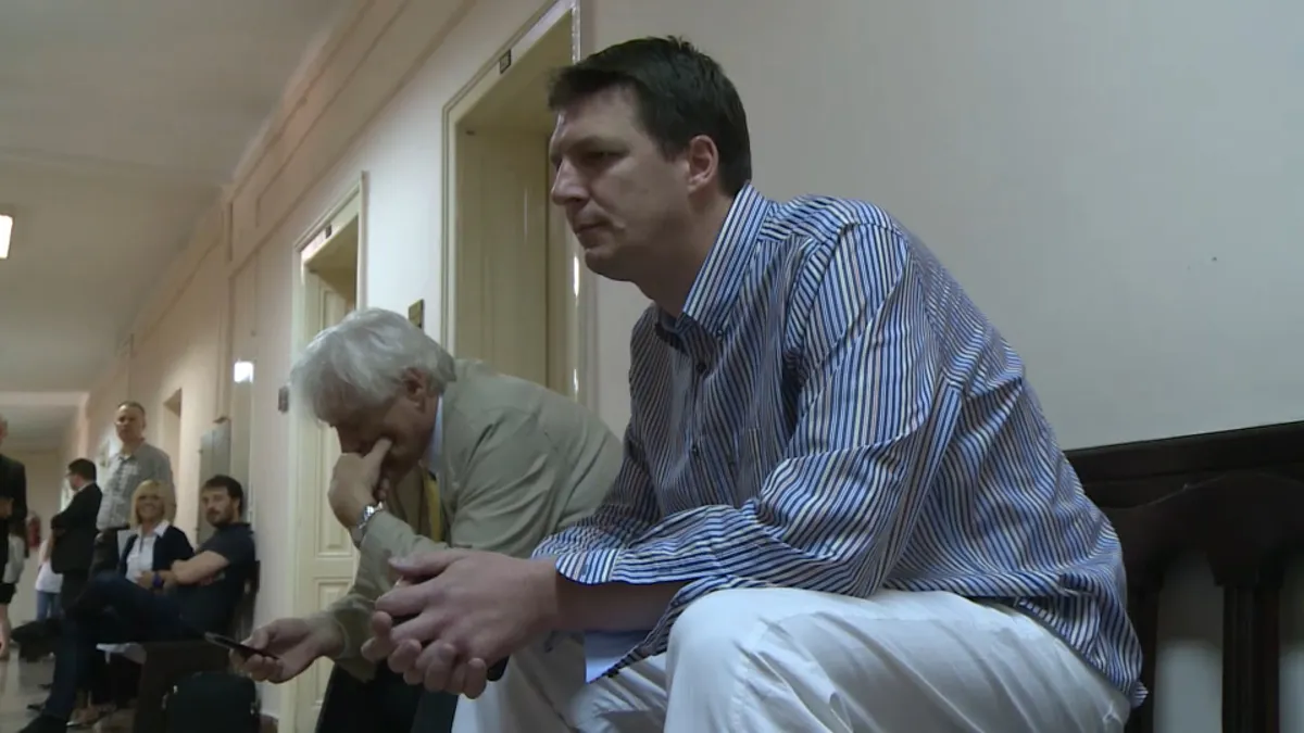 Apelacioni sud u Beogradu oborio presudu u korist Andreja Vučića protiv "Nove" zbog kolumne o "prvoj milijardi"